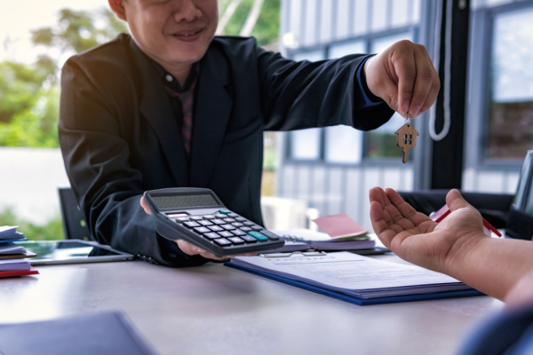 image shows real estate closing scene from The Pearce Law Group in Conway SC